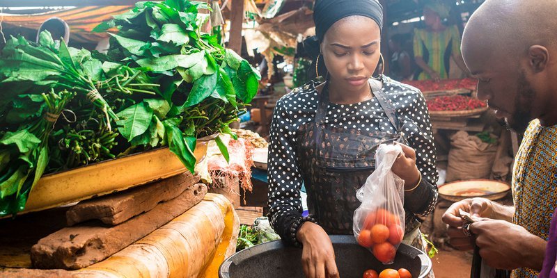 Africa-market-couple-tomatoes-HEADER-shutter.max-800x600