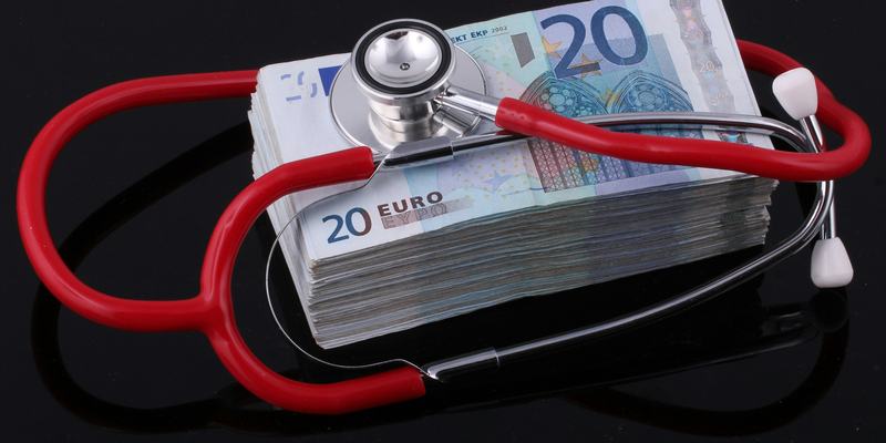 Cash in Crisis_Photo by Marek Studzinski