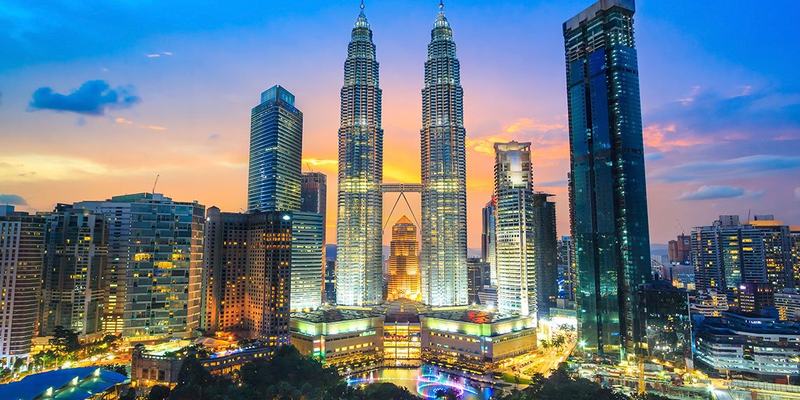 Kuala-Lumpur-Twin-Towers-WIDE-shutterstock_6732.original (3)