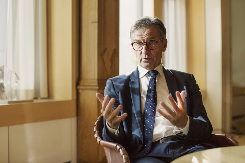 Riksbank Governor Hails Cash