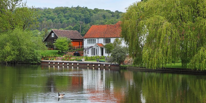 Thames-Willow-Cottage-HEADER-shutterstock-14.max-800x600