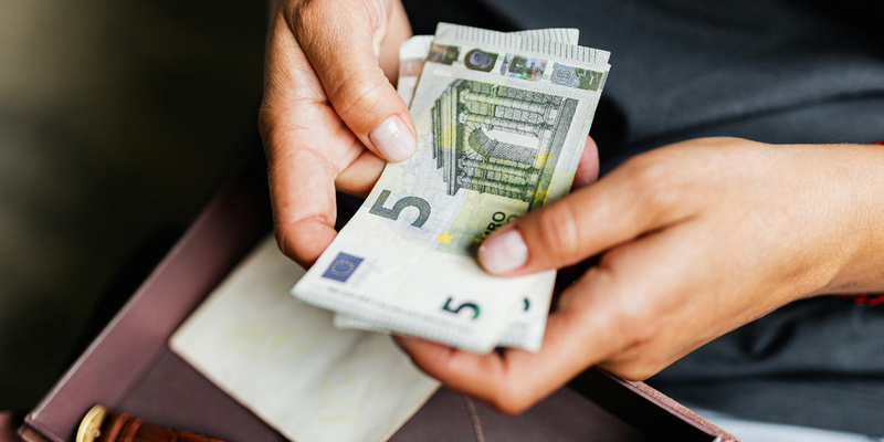 Nearly two-thirds of euro area consumers demand cash as a payment option Cash