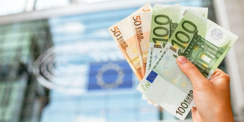 euros-eu-parliament-1140x750
