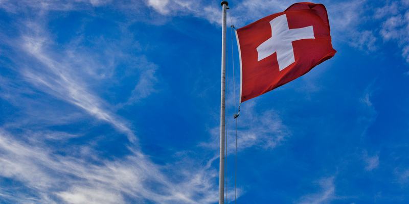 Switzerland enshrines the right to cash in its constitution