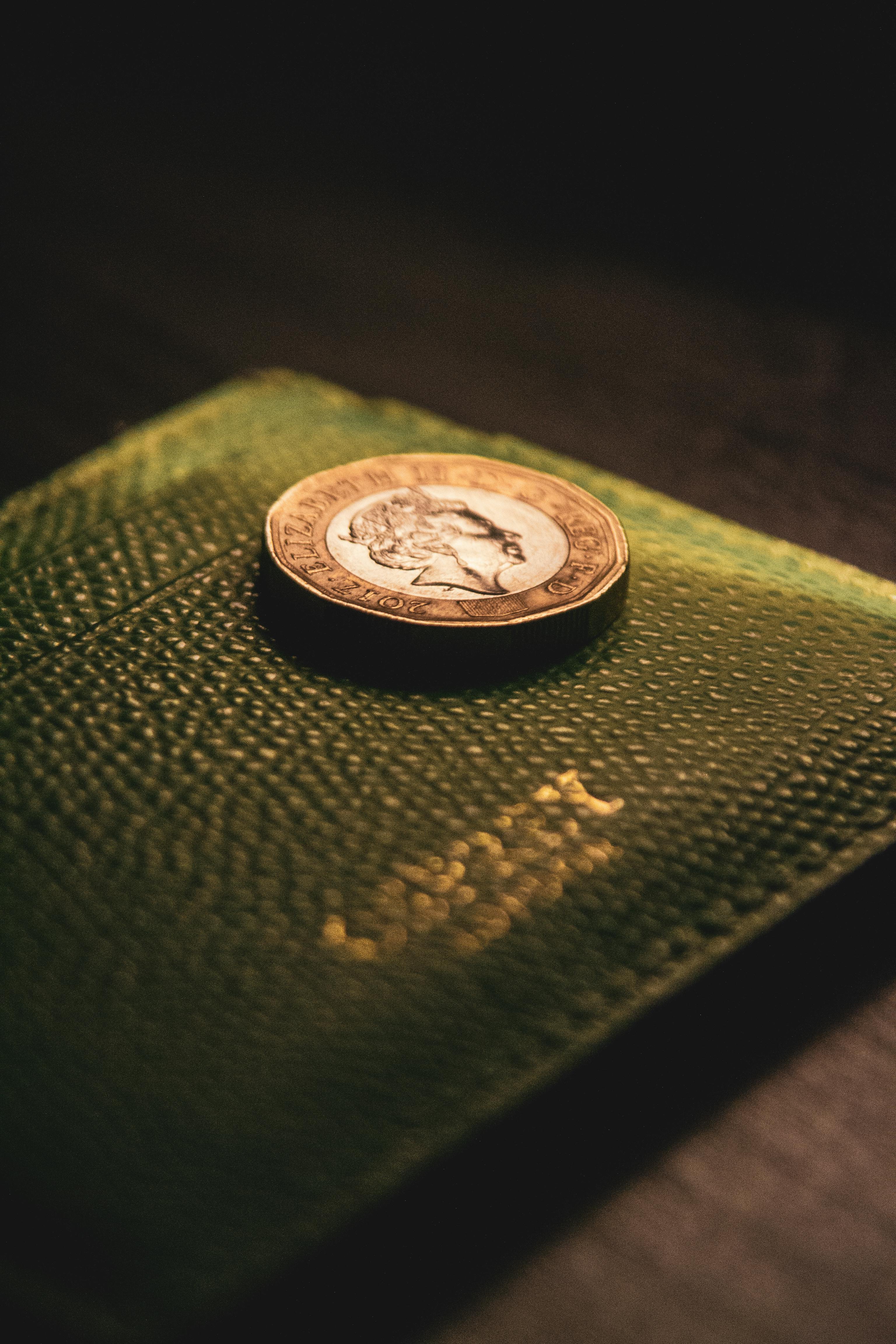 Brits return to cash to regain control over everyday spending